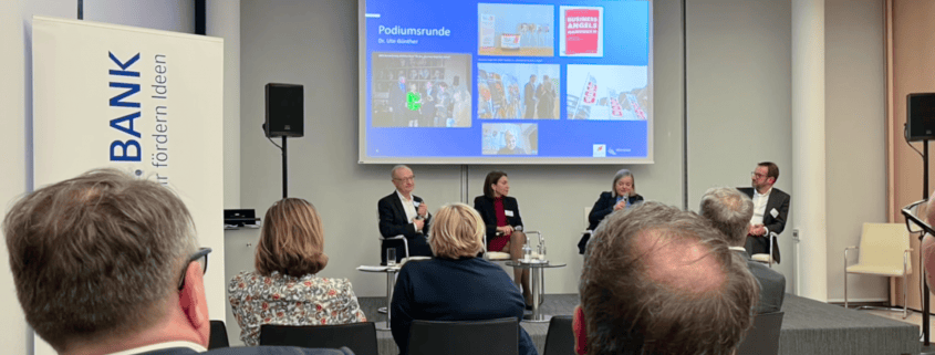 Paneldiscussie met publiek aanwezig